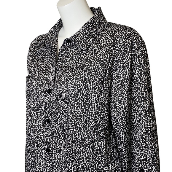 Chicos Size XL Button Up Shirt Long Roll Tab Sleeve Animal Print Black White - Picture 3 of 6